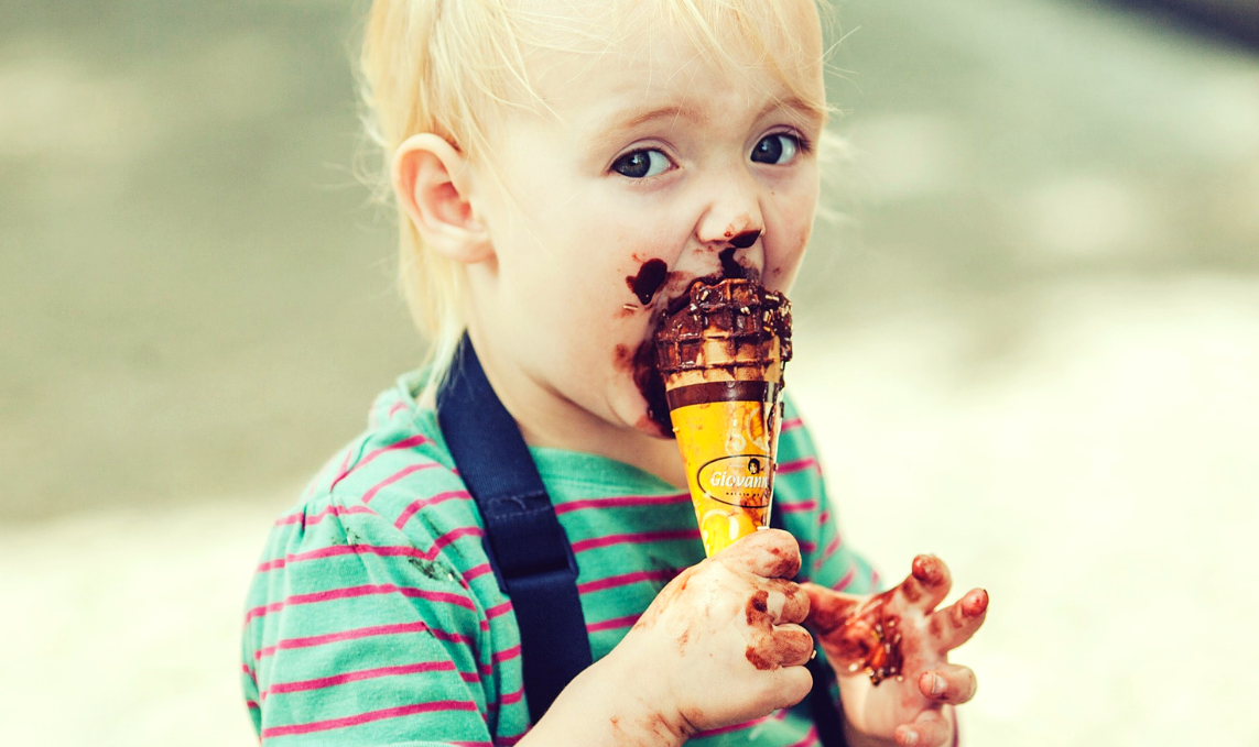 Jak pozbyc sie plam_srodki czystosci_jak usunac plame_jak usunac plame z wina_jak wywabic plamy z obrusu_ejedrek_hurtowania srodkow czystosci